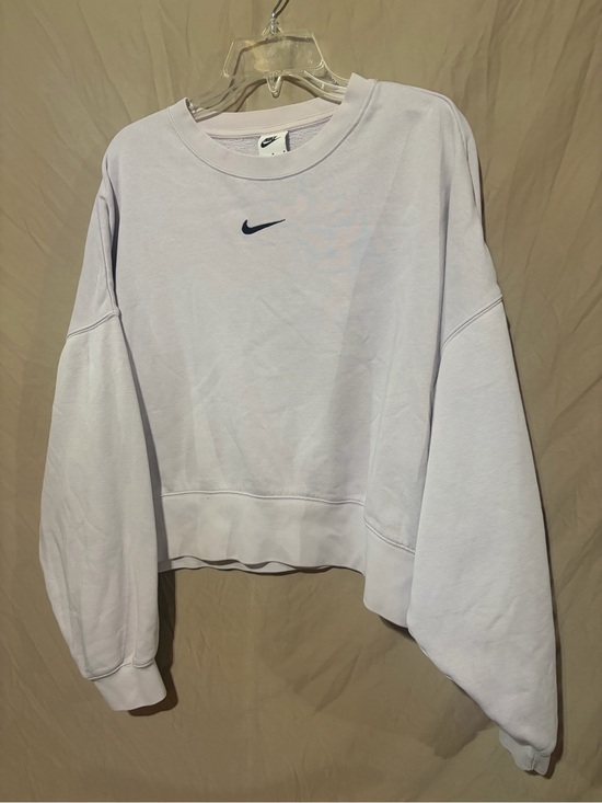 Nike Tops - Nike crewneck